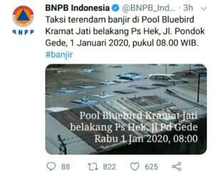 Puluhan Taksi Blue Bird di Pool Kramatjati Terendam Banjir