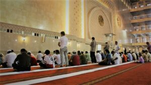 Keutamaan Mandi Di Hari Jumat Dalam Agama Islam