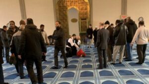 Muadzin Masjid Raya London Ditikam Saat Kumandangkan Adzan Ashar