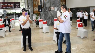 Bamsoet Bagikan Seribu Paket Kesehatan Untuk Wartawan dan Ojek Online