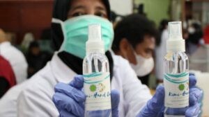 FKUI Produksi 420 Liter Hand Sanitizer, Gratis Ambil di Salemba