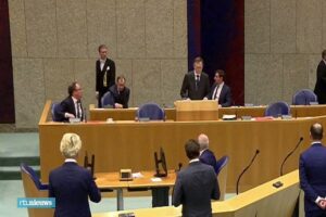 Wabah Corona, Menkes Belanda Ambruk Saat Rapat Parlemen