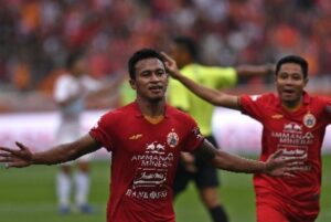Osvaldo dan Evan Dimas Bawa Persija Taklukkan Borneo FC 3-2