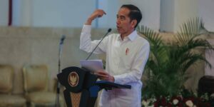 Pengamat: Jokowi Lamban Tangani Corona Karena Staf Ahli Terlalu Banyak Omong Kosong