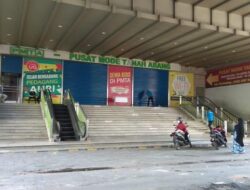 Toko-Toko di Tanah Abang Mulai Tutup, PHK Bayangi Pekerja Industri Tekstil