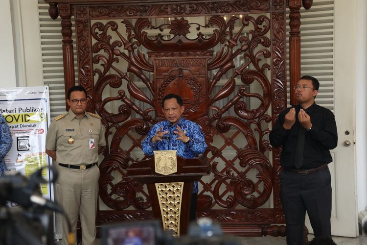 Sigap Hadapi Corona, Mendagri Tito Beri Penghargaan Untuk Gubernur Anies