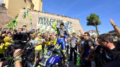 Kota Kelahirannya Masuk Zona Merah Corona, Valentino Rossi Terancam Tak Bisa Keluar Italia