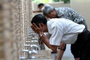 Pakar Barat Ulas Manfaat Wudhu Cegah Penularan Virus Corona