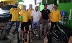 Ada Warga Positif Corona, Golkar Tarumajaya Semprot Disinfektan