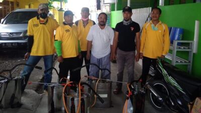 Ada Warga Positif Corona, Golkar Tarumajaya Semprot Disinfektan