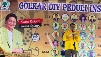 Gandung Pardiman dan Golkar DIY Bagi Sembako, Insan Pers Terharu