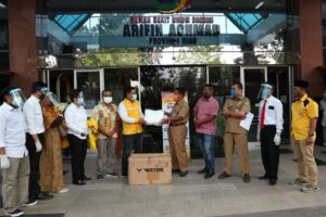 Golkar Riau Bantu APD Untuk RSUD Arifin Ahmad