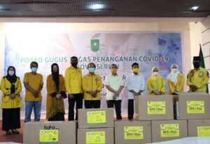 Golkar Riau Serahkan 1.100 APD Untuk Tenaga Medis di 48 RS