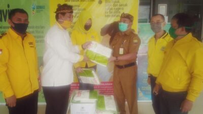 Golkar Serahkan Sejumlah APD Untuk RSUD Sumedang