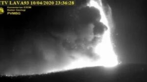 Anak Krakatau Meletus, Sudah Hampir Dua Jam Belum Berhenti