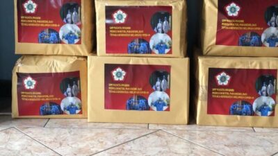 Wanita Swadiri Bagikan Ratusan Baju Hazmat Bagi Puskesmas di Jabodetabek