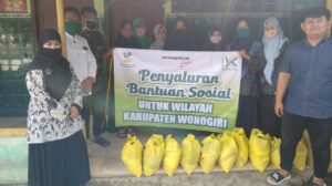 Endang Maria Astuti Serap Aspirasi dan Bagi Sembako di MI Muhammadiyah Danan Giriwoyo