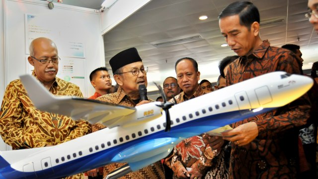 Fokus Kembangkan Drone, Jokowi Coret Proyek Pesawat R80 BJ Habibie