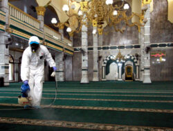 Menag Mau Buka Rumah Ibadah, Umat Islam Boleh Shalat Berjamaah Lagi