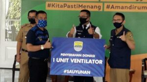 Persib Donasikan 50 Ribu Masker dan 2500 APD ke Pemprov Jabar