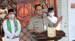 Beda Dengan Jokowi, Anies Baswedan Prioritaskan Buka Masjid Daripada Mall