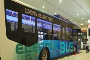 Kembalikan Langit Biru Jakarta, Bakrie Siap Produksi Ratusan Bus Listrik Per Tahun