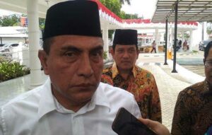 Sujud Di Depan Dokter, Gubernur Sumut: Walikota Surabaya Lebay!