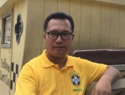 Istana Larang Gambar Jokowi, Iwan Sumule: Klenik Atau Perayaan HUT RI Terakhir Sebagai Presiden?