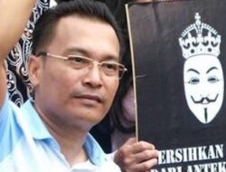 Iwan Sumule: Ngeluh Lagi, Ngeluh Lagi, Mundurlah Pak Jokowi!
