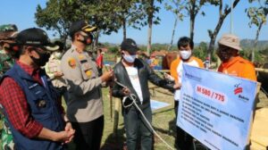 Bakrie Group Sumbang 10 Sapi Untuk Warga 24 Desa di Majalengka