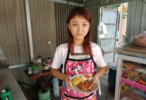 Pesona Aviana Sulistya, Penjual Ayam Geprek Cantik Di Solo Yang Viral di Medsos