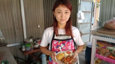 Pesona Aviana Sulistya, Penjual Ayam Geprek Cantik Di Solo Yang Viral di Medsos