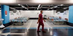 Kasus Corona Melonjak, Rumah Sakit Ini Ubah Parkiran Mobil Jadi Bangsal Rawat Inap