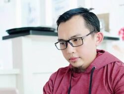 Ustadz Hilmi: Sekelas Komut Digaji Besar Seperti Ahok Masih Rasis Seperti Buzzer