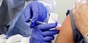 Kondisi Relawan Memburuk, Astrazeneca Hentikan Uji Coba dan Evaluasi Vaksin COVID-19
