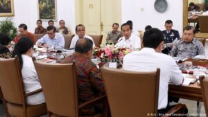 Tak Mampu Cegah Resesi, Tim Ekonomi Jokowi Sebaiknya Mundur