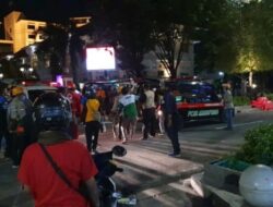 Tim Paramedis Direpresi, Ditembak Gas Air Mata dan Dilarang Tolong Peserta Aksi Tolak UU Cipta Kerja