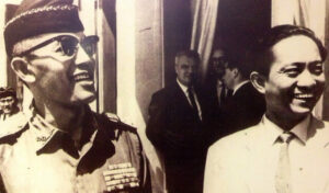 Sebelum Subuh Berdarah, Jenderal Nasution Foto Bareng DN Aidit