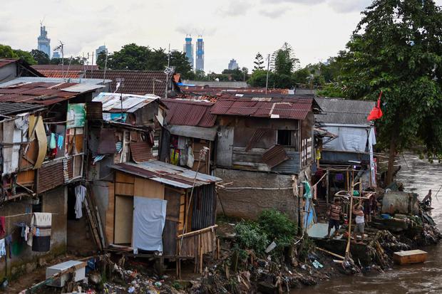 Bank Dunia: Sepertiga Rumah Tangga di Indonesia Makan Lebih Sedikit Karena Tak Punya Uang