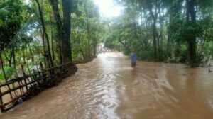 Banjir Bandang Terjang Ribuan Rumah di Pameungpeuk Garut, Listrik Mati dan Sulit Air Bersih