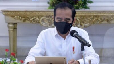 Belum Dipublikasikan, Draft Final UU Cipta Kerja Masih Dibaca Jokowi