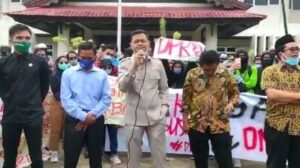 Ketua DPRD Salah Ucap Sila Keempat Pancasila Di Depan Massa Aksi, Mahasiswa: Malu Pak Malu!