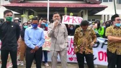 Ketua DPRD Salah Ucap Sila Keempat Pancasila Di Depan Massa Aksi, Mahasiswa: Malu Pak Malu!