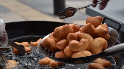 Punya Hutang Rp.157 Triliun, Thai Airways Bangkrut dan Beralih Jual Roti Goreng Pa Tong Go