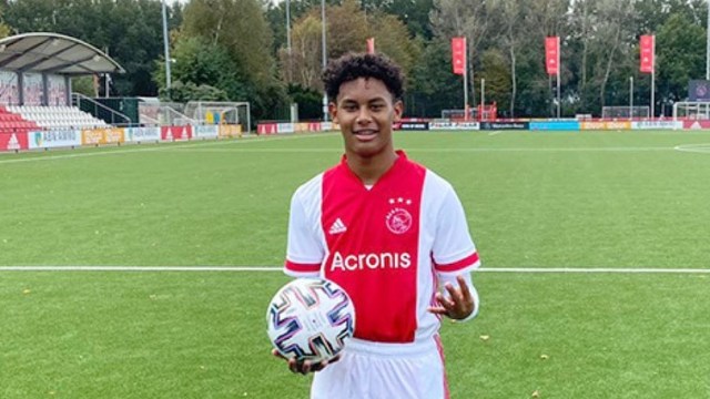 Striker Keturunan Jawa, Noah Gesser Sukses Jadi Top Skor Ajax Amsterdam