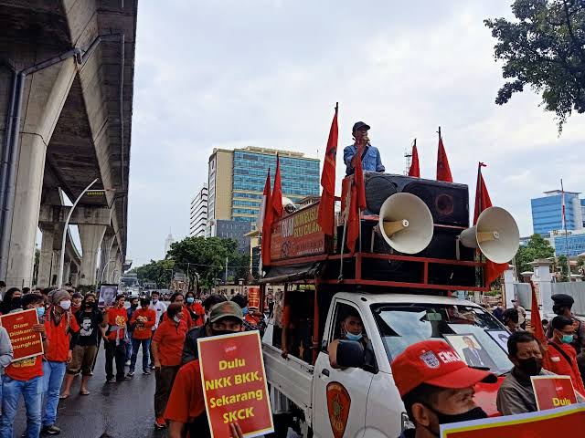 Pemerintah Sahkan UU Cipta Kerja, Buruh Indonesia Serukan Pembangkangan Sipil