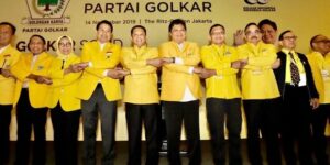 Jalan Tengah Golkar