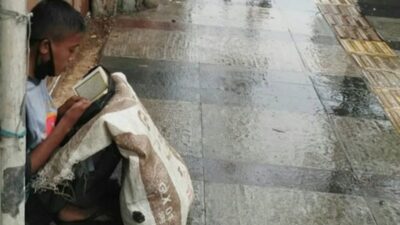 Muhammad Al Gifari, Pemulung Yang Viral Bawa dan Baca Alquran Dimanapun