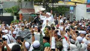 Revolusi Mental Jokowi Mandeg, Revolusi Akhlak Habib Rizieq Jadi Harapan