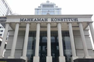 Buruh Curiga Bintang Mahaputera 6 Hakim MK Terkait Gugatan UU Cipta Kerja